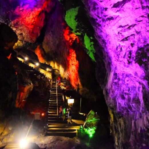 Nippara-syonyudo Limestone Cave